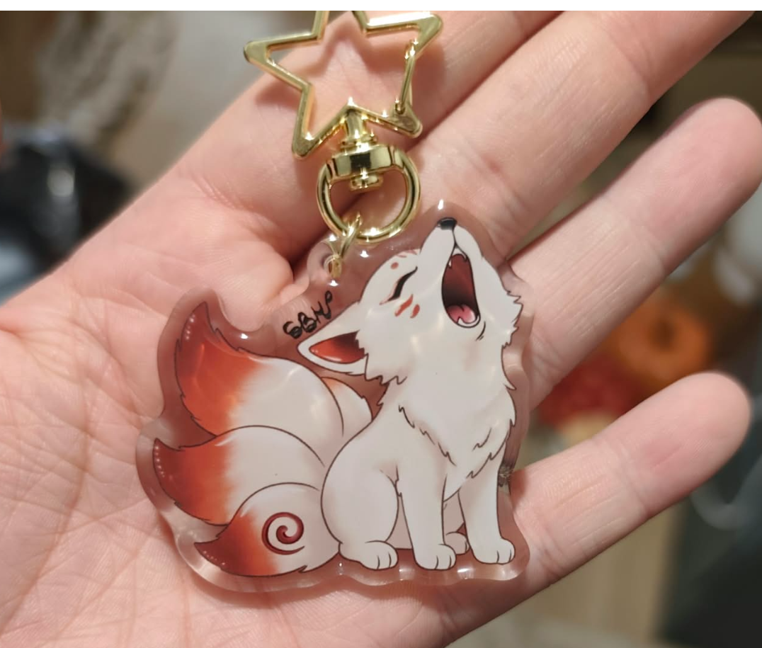Porte-clé kitsune acrylique transparent avec mousqueton étoile doré